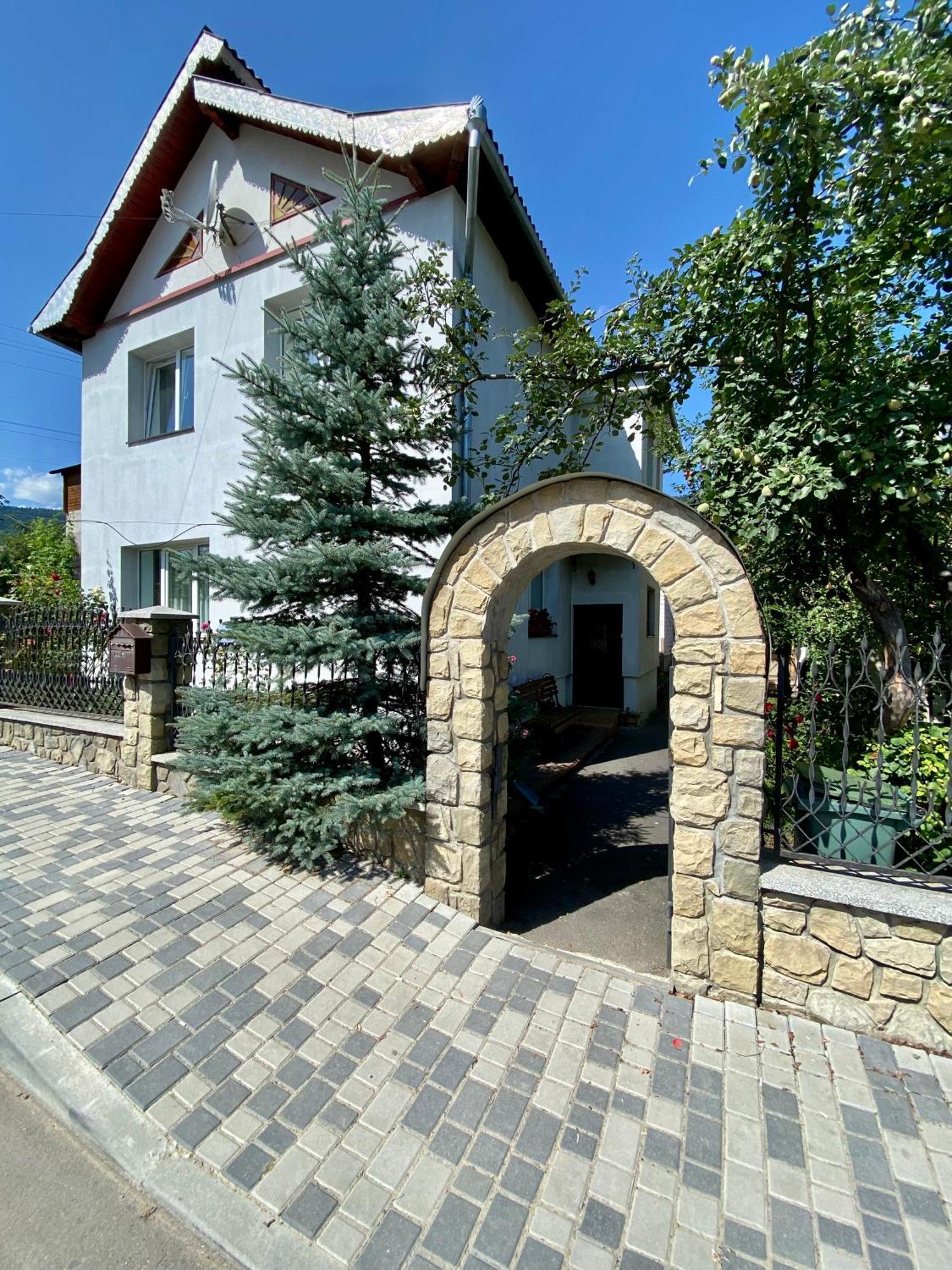 Zyma_Lito Guest House 야렘체 외부 사진